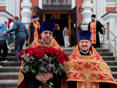 В Саратове встретили Благодатный огонь из Иерусалима