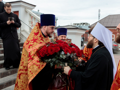 В Саратове встретили Благодатный огонь из Иерусалима