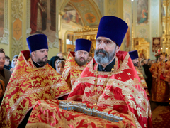 В Саратове встретили Благодатный огонь из Иерусалима