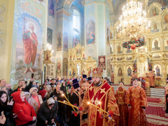 В Саратове встретили Благодатный огонь из Иерусалима