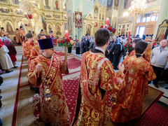 В Саратове встретили Благодатный огонь из Иерусалима