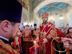 В Саратове встретили Благодатный огонь из Иерусалима