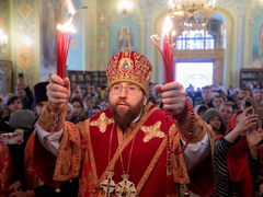 В Саратове встретили Благодатный огонь из Иерусалима