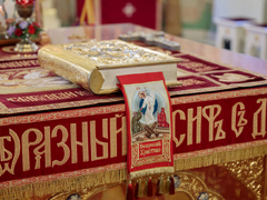 В Саратове встретили Благодатный огонь из Иерусалима