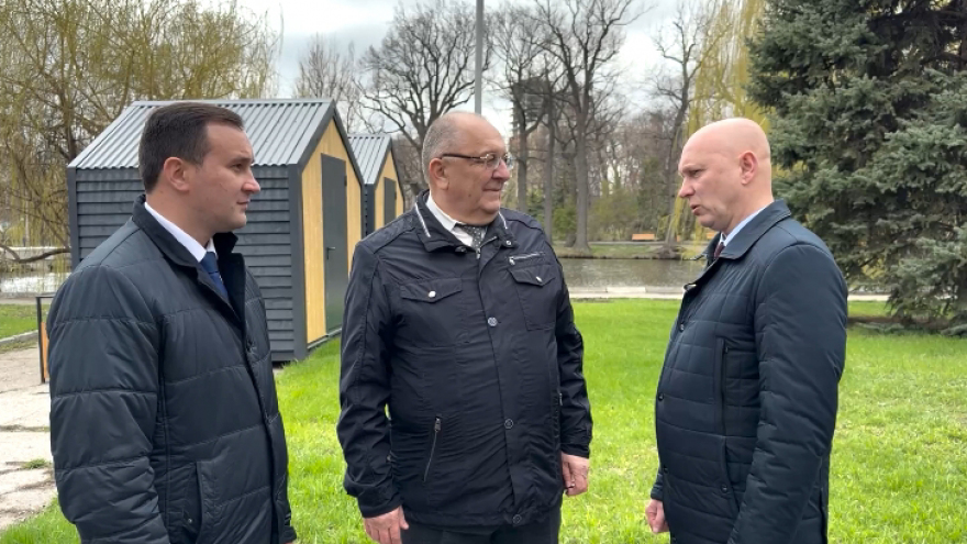 В Саратове начали приводить в порядок Городской парк
