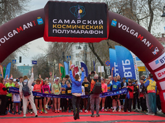 Любители бега из Саратовской области приняли участие в XI Космическом полумарафоне