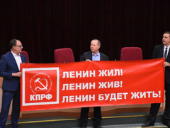 Саратовских депутатов и чиновников поздравили с днем рождения Ленина