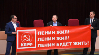 Саратовских депутатов и чиновников поздравили с днем рождения Ленина