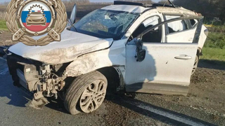 Под Вольском в перевернувшейся иномарке пострадала девушка