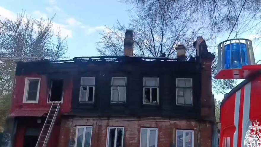 В центре Саратова в горящем доме нашли мертвого человека