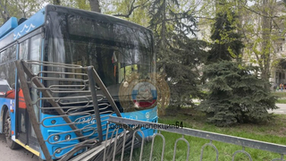 В Саратове разбился троллейбус: водитель погиб