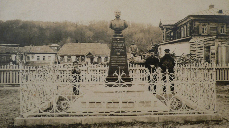 Памятник царю-освободителю открыли в Саратовской области