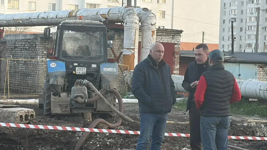 Авария на коллекторе в Энгельсе: организован подвоз воды, чиновникам объявлен выговор