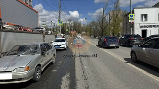В Саратове ВАЗ сбил пенсионерку и девочку у ТЦ Город