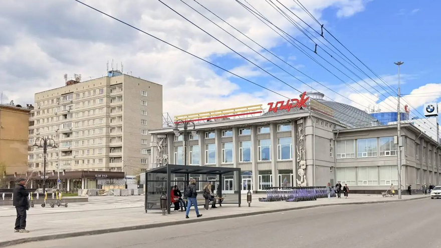 В Саратове до 8 мая заменят поломанные плитки на площади Кирова