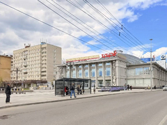 В Саратове до 8 мая заменят поломанные плитки на площади Кирова