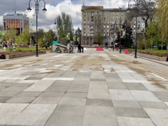 В Саратове до 8 мая заменят поломанные плитки на площади Кирова