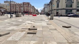 В Саратове до 8 мая заменят поломанные плитки на площади Кирова