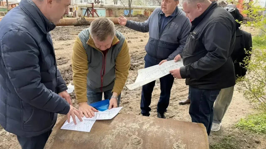 В Энгельсе готовятся к замене поврежденной части коллектора на Менделеева