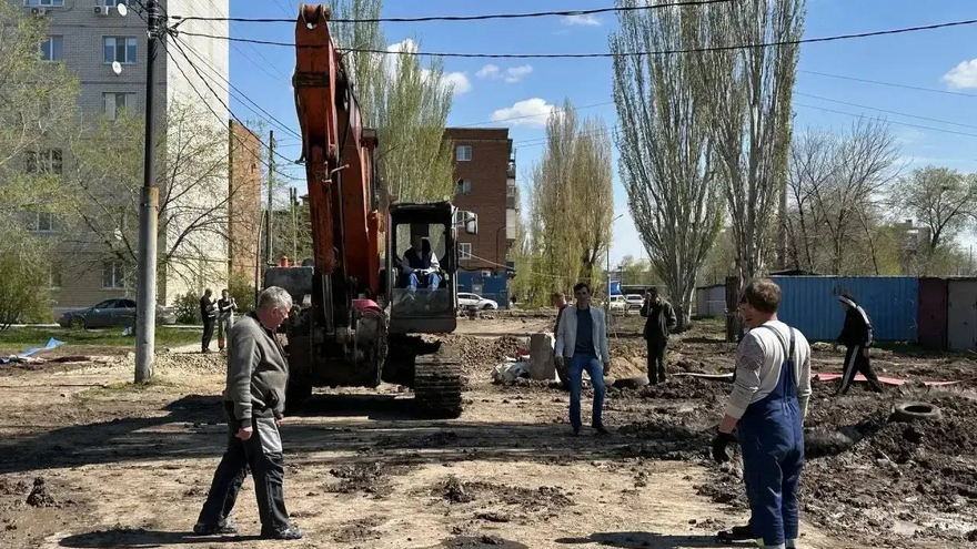 В Энгельсе готовятся к замене поврежденной части коллектора на Менделеева