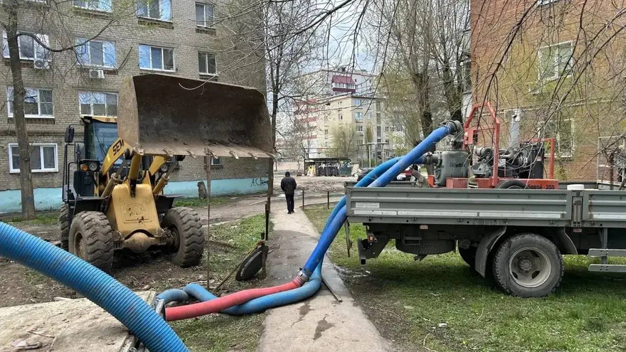 В Энгельсе готовятся к замене поврежденной части коллектора на Менделеева