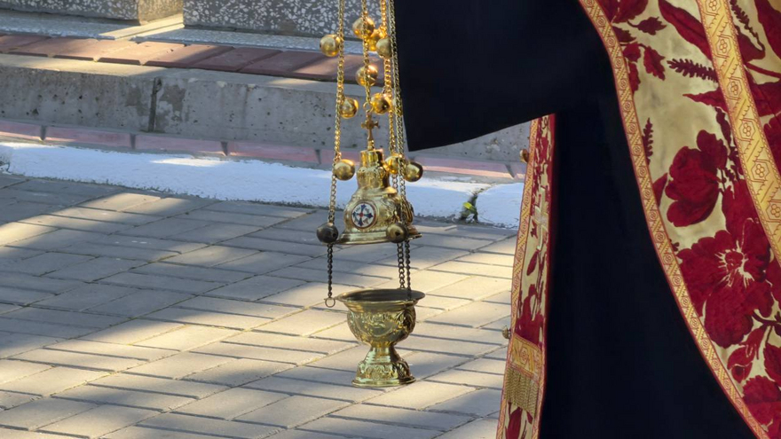 На Воскресенском кладбище возложили цветы к монументу Воин-освободитель