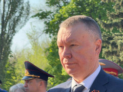 На Воскресенском кладбище возложили цветы к монументу Воин-освободитель
