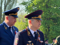 На Воскресенском кладбище возложили цветы к монументу Воин-освободитель