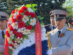 На Воскресенском кладбище возложили цветы к монументу Воин-освободитель