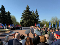 На Воскресенском кладбище возложили цветы к монументу Воин-освободитель