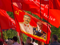 На Воскресенском кладбище возложили цветы к монументу Воин-освободитель