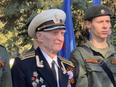 На Воскресенском кладбище возложили цветы к монументу Воин-освободитель