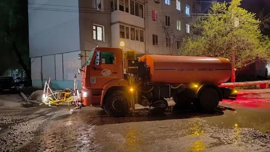 Масштабный ремонт коллектора в Энгельсе: организован подвоз воды населению