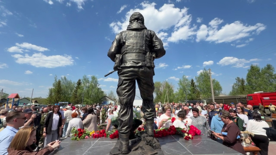 Открыт памятник погибшим на СВО героям из Саратовской области