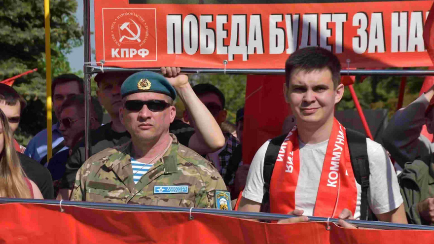 Тысячи саратовцев в День Победы почтили память героев на Соколовой горе