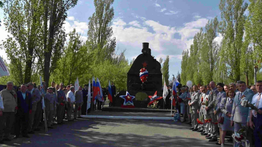 Тысячи саратовцев в День Победы почтили память героев на Соколовой горе