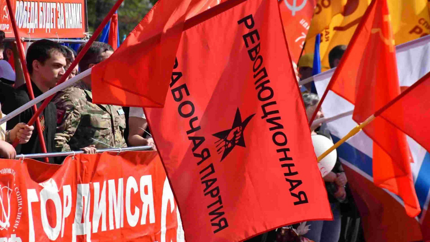 Тысячи саратовцев в День Победы почтили память героев на Соколовой горе