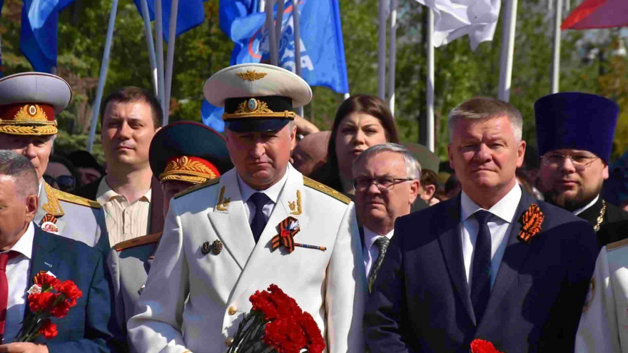 Тысячи саратовцев в День Победы почтили память героев на Соколовой горе