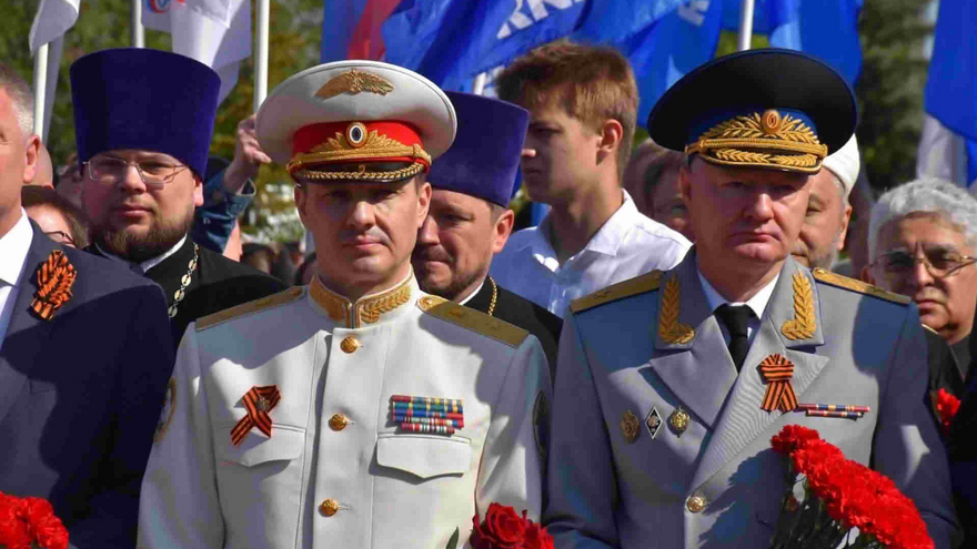 Тысячи саратовцев в День Победы почтили память героев на Соколовой горе