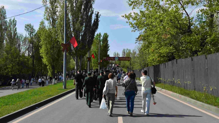 Тысячи саратовцев в День Победы почтили память героев на Соколовой горе
