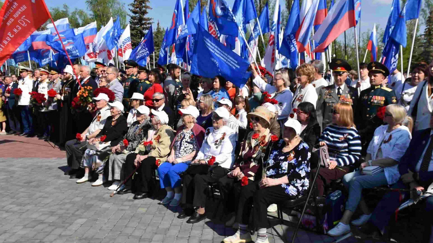 Тысячи саратовцев в День Победы почтили память героев на Соколовой горе