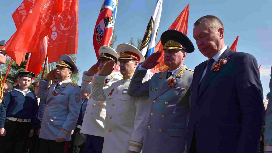 Тысячи саратовцев в День Победы почтили память героев на Соколовой горе