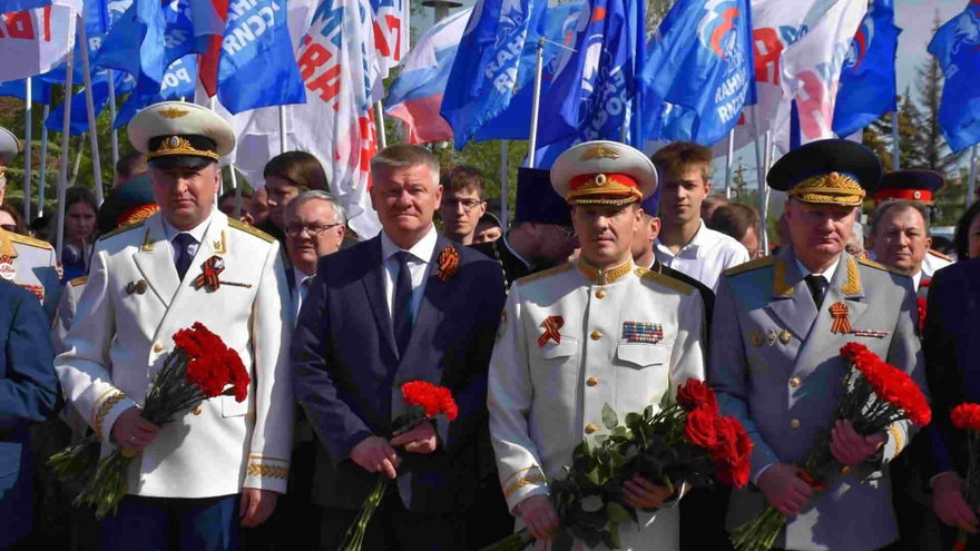 Тысячи саратовцев в День Победы почтили память героев на Соколовой горе