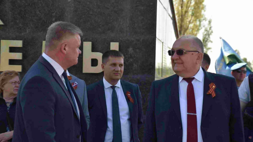 Тысячи саратовцев в День Победы почтили память героев на Соколовой горе
