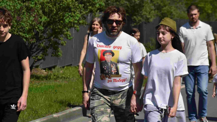 Тысячи саратовцев в День Победы почтили память героев на Соколовой горе