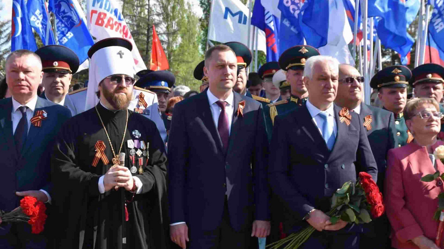 Тысячи саратовцев в День Победы почтили память героев на Соколовой горе