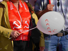 Тысячи саратовцев в День Победы почтили память героев на Соколовой горе