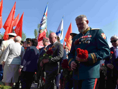 Тысячи саратовцев в День Победы почтили память героев на Соколовой горе