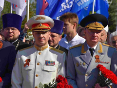 Тысячи саратовцев в День Победы почтили память героев на Соколовой горе