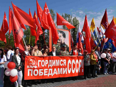 Тысячи саратовцев в День Победы почтили память героев на Соколовой горе